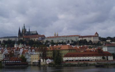 Cómo llegar del aeropuerto al centro de Praga y cómo moverse por la ciudad