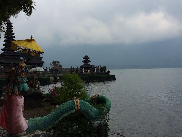 Templo en el lago
