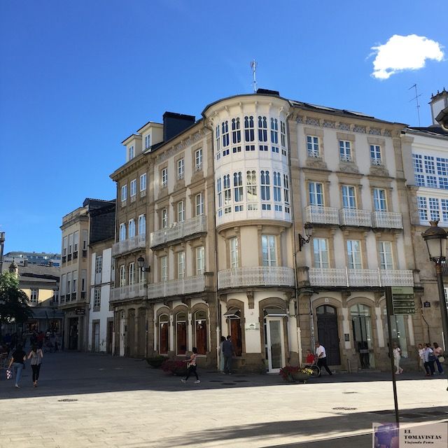 Casa con galerías de estilo neomudejar en Lugo