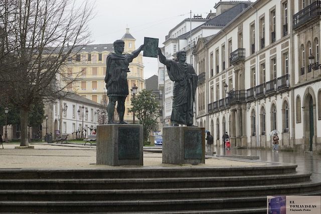 Monumento a los fundadores de Lucus Augusti