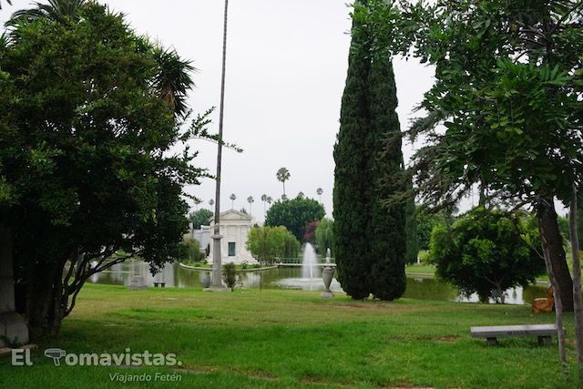 Lago artificial dentro del Hollywood Forever Cemetery