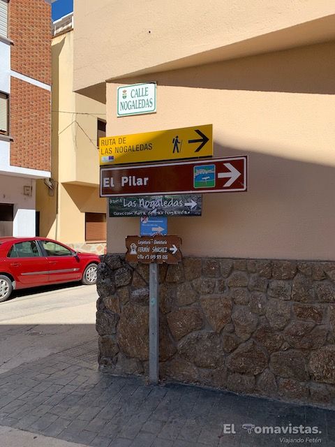 Carteles comienzo ruta de las cascadas de las Nogaledas