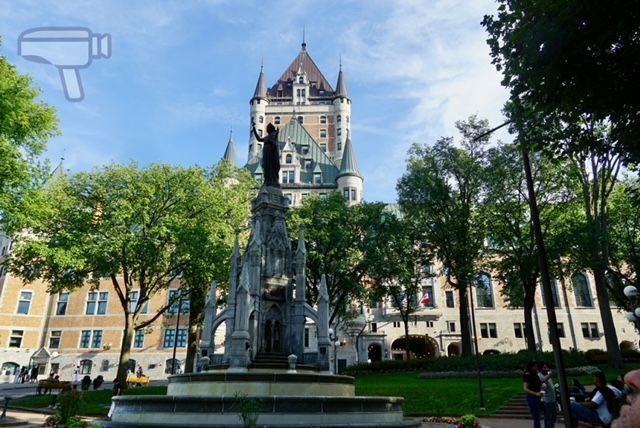 Fuente gótica en la Plaza de Armas, Quebec