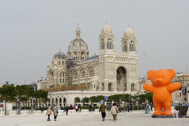 Catedral de Marsella vista desde el puerto