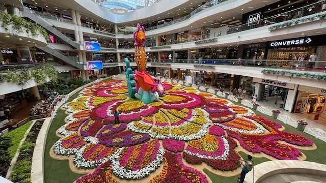 Tapete de flores en el C.C. Santa Fe, Medellín