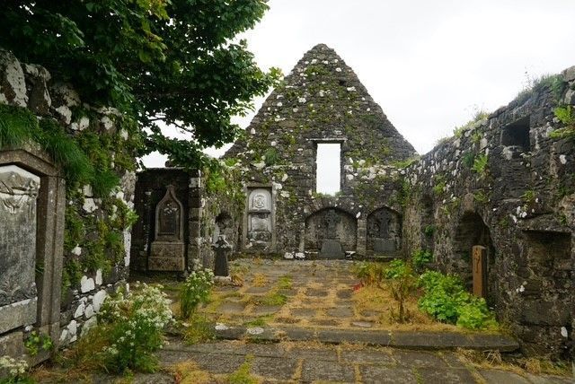 Ruinas de la iglesia de St. Mary's y su cementerio, isla de Skye