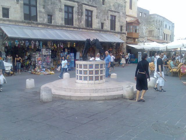 Plaza de los Judíos Mártires, Rodas