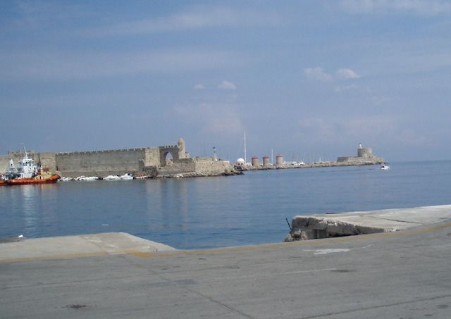 Puerto de Mandraki, Rodas