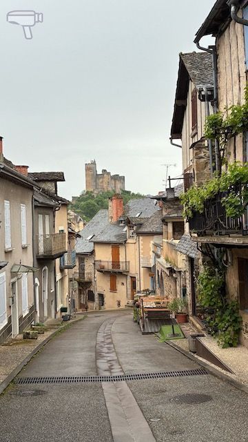 Najac, pueblo alargado y encaramado a un espolón