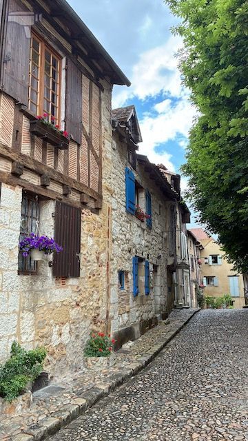 Bergerac, conocida por su vino y por el célebre Cyran