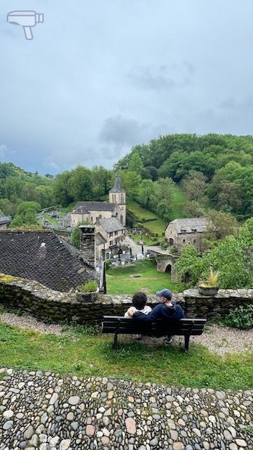 Belcastel, otro de esos pueblos que no entiendes cómo no salen más en las postales