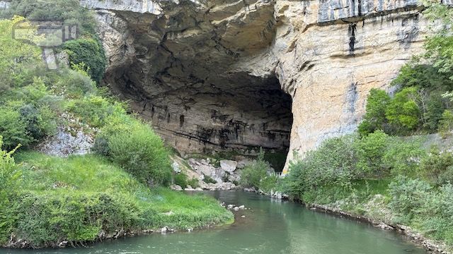 La Gruta du Mas d'Azil, una cueva atravesada por una carretera
