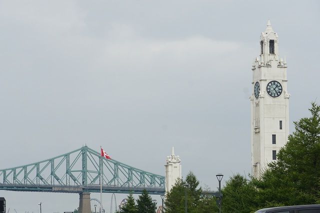 La Torre del Reloj en el Viejo Puerto de Montreal.