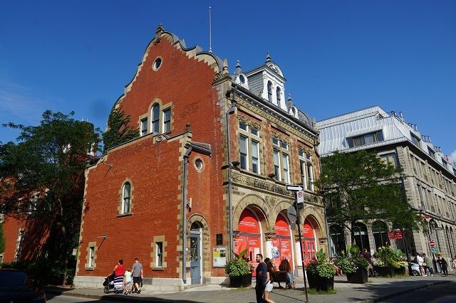 El precioso edificio del Centre d'Historie de Montreal