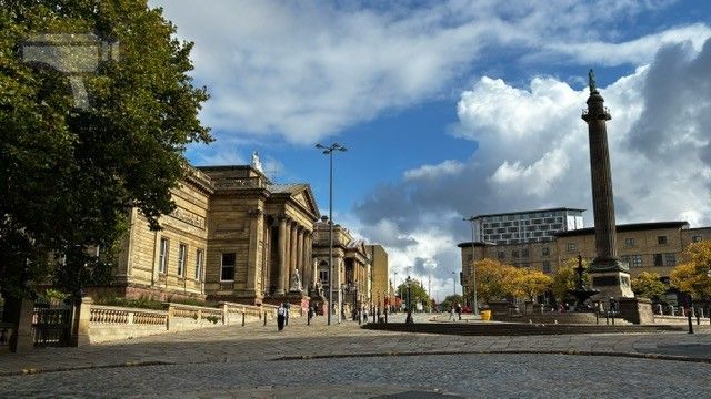 Wellington Column, la Steble Fountain y la Walker Art Gallery, en una sola imagen