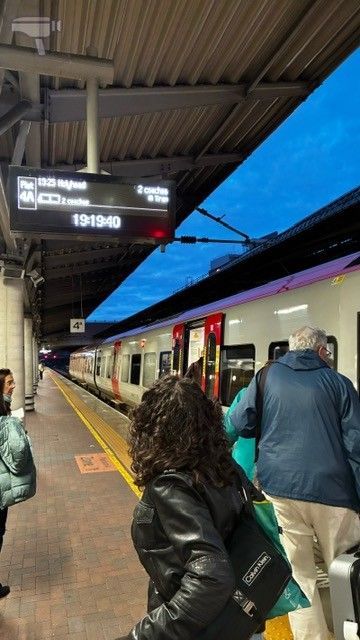 Tren que comunica el aeropuerto de Manchester con el centro de la ciudad.