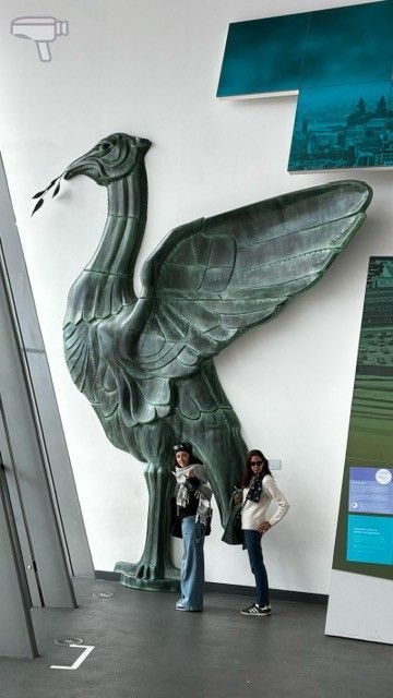 Dentro del Museo de Liverpool, podrás ver una figura a tamaño real de los liver birds