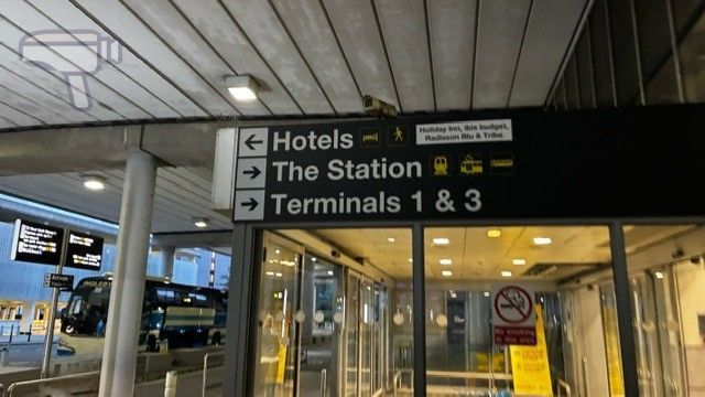 Cartel indicando The Station en el aeropuerto de Manchester