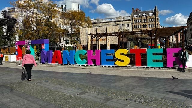 Piccadilly Gardens, centro neuralgico de la ciudad de Manchester