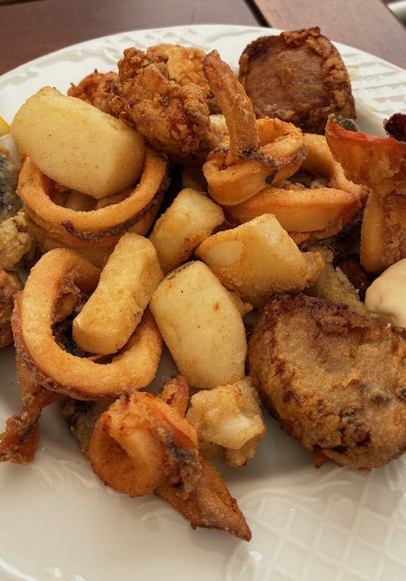 Plato típico de Cádiz, pescaito frito