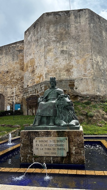 Castillo de Guzmán el Bueno buen lugar para entender mejor Tarifa