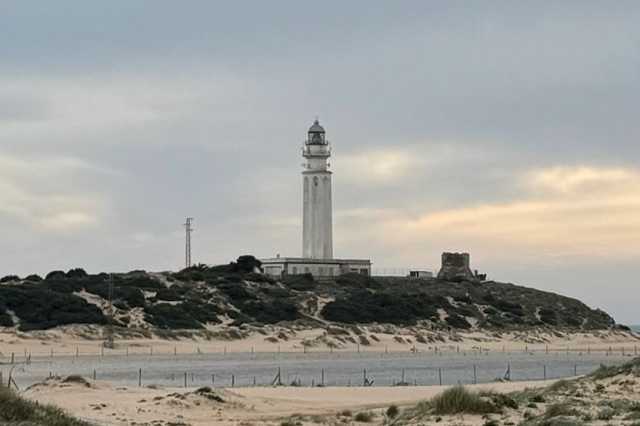Faro de Trafalgar en Caños de Meca, uno de los lugares más emblemáticos de la costa de Cádiz