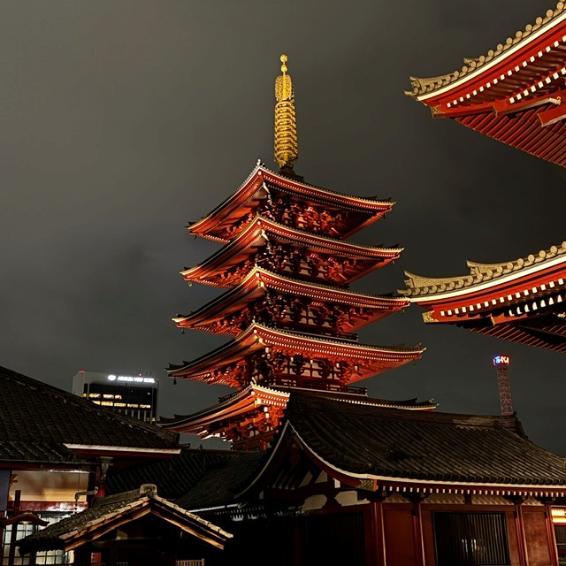 Pagoda del templo Senso-ji en Asakusa Tokio