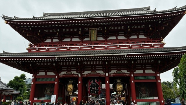 Puerta Kaminarimon, entrada al templo Senso-ji en el barrio de Asakusa, Tokio