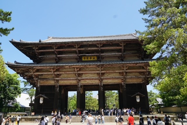 Puerta Nandaimon, la espectacular entrada al templo Todai-ji en Nara