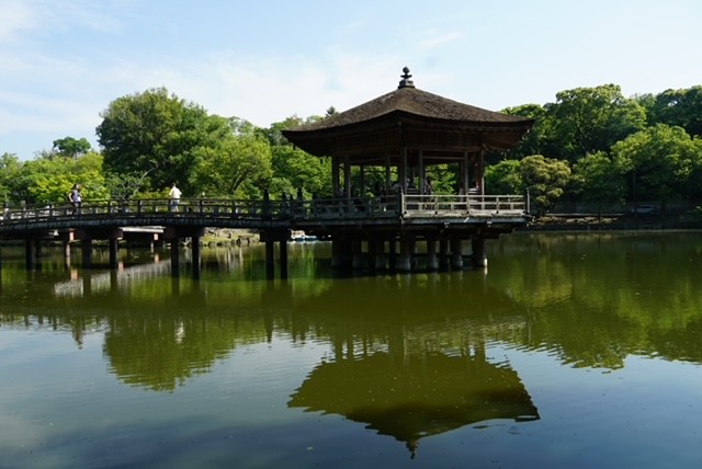Ukimido Pavilion sobre el estanque Sagi Ike en el Parque de Nara