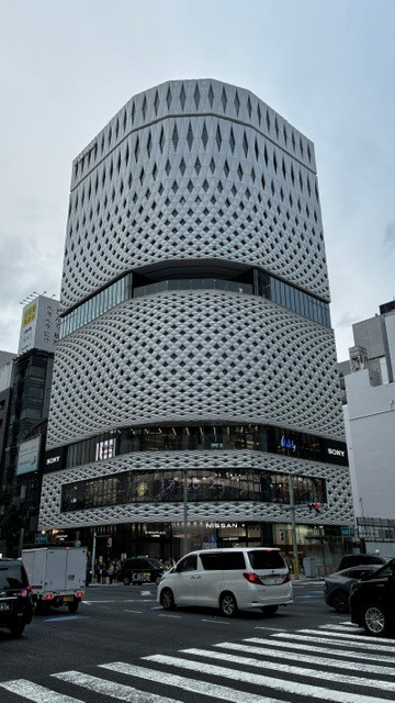 Edificio Ginza Place, uno de los iconos arquitectónicos del barrio de Ginza en Tokio