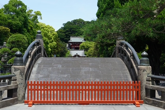 Puente Taiko del santuario Tsurugaoka Hachimangu en Kamakura
