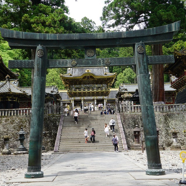 Torii de entrada al Santuario Nikkō Tōshō-gū en Nikko