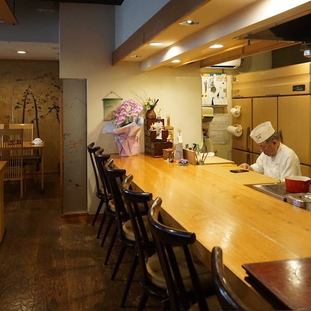Interior del restaurante Kondo en Kamakura