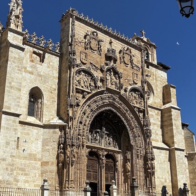 Portada de la iglesia de Santa María la Real en Aranda de Duero