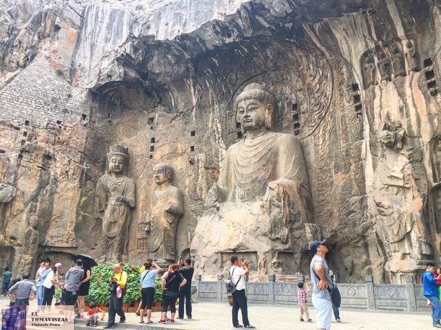 Esculturas budistas de las Grutas de Longmen en Luoyang